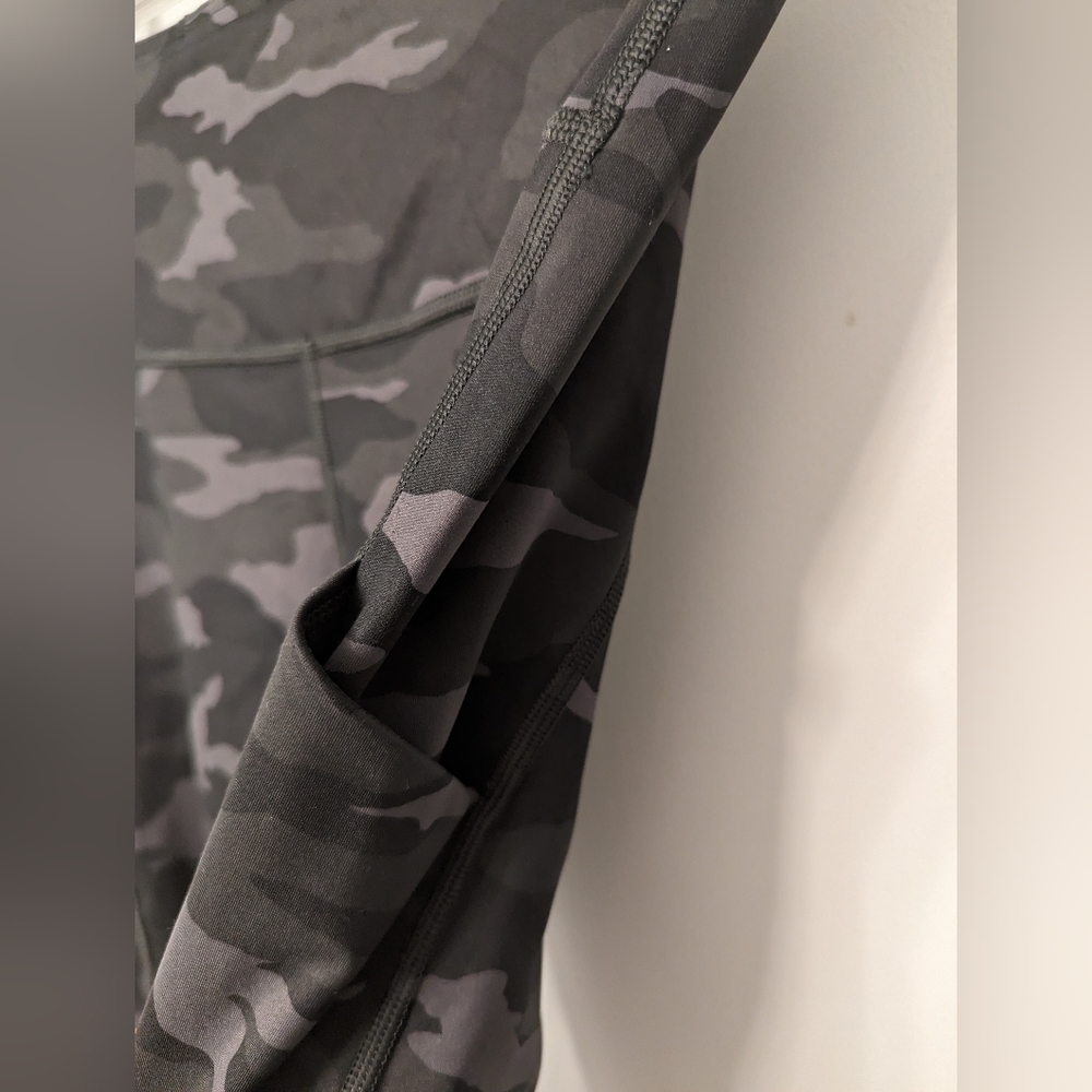 Athleta Camo Contender 7/8 Tight Black Camo - Picture 5 of 6